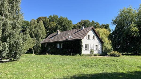 Belle maison familiale 12 pièces, 7 chambres, avec grand jardin et piscine