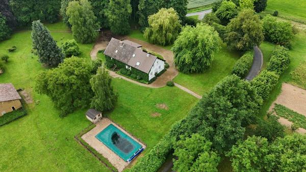 Belle maison familiale 12 pièces, 7 chambres, avec grand jardin et piscine