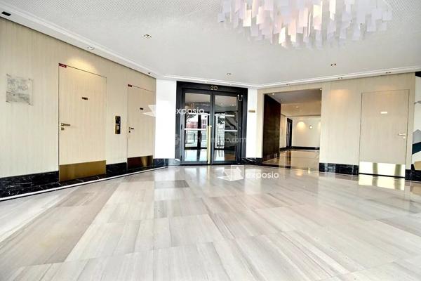 Vente                                                      Appartement
                        
                     3 pièces                      67 m2                     à Saint-Ouen-sur-Seine