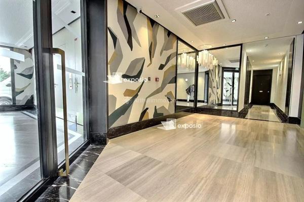 Vente                                                      Appartement
                        
                     3 pièces                      67 m2                     à Saint-Ouen-sur-Seine