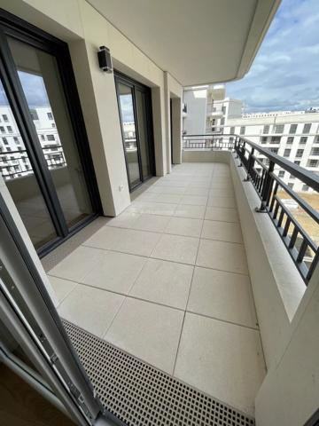 Vente                                                      Appartement
                        
                     3 pièces                      67 m2                     à Saint-Ouen-sur-Seine