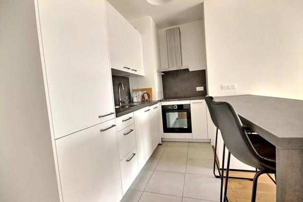 Vente                                                      Appartement
                        
                     3 pièces                      67 m2                     à Saint-Ouen-sur-Seine