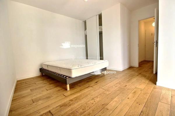 Vente                                                      Appartement
                        
                     3 pièces                      67 m2                     à Saint-Ouen-sur-Seine