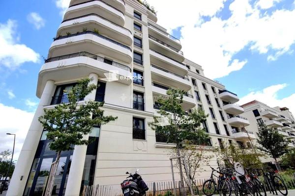 Vente                                                      Appartement
                        
                     3 pièces                      67 m2                     à Saint-Ouen-sur-Seine