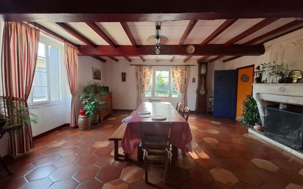 Maison à vendre    7 pièces •  Médis