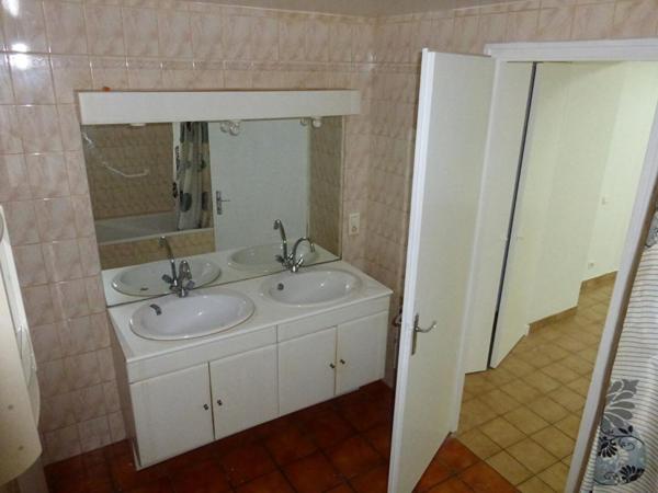 Immeuble Ruelle Sur Touvre 260 m2