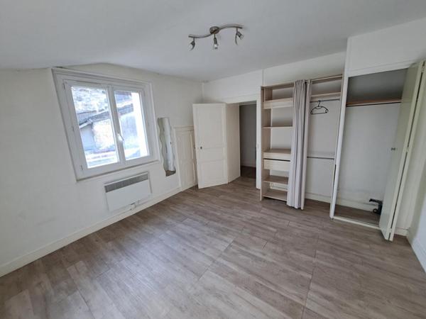 Immeuble Ruelle Sur Touvre 260 m2
