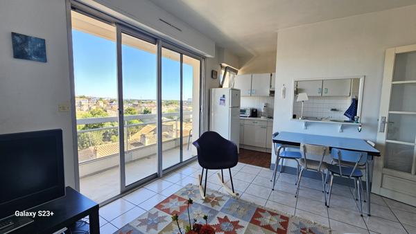APPARTEMENT T2 TRES BIEN SITUE AVEC VUE DEGAGEE SUR LA VILLE