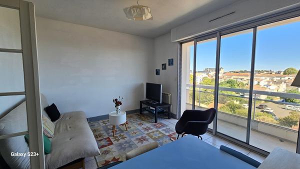 APPARTEMENT T2 TRES BIEN SITUE AVEC VUE DEGAGEE SUR LA VILLE