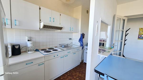APPARTEMENT T2 TRES BIEN SITUE AVEC VUE DEGAGEE SUR LA VILLE