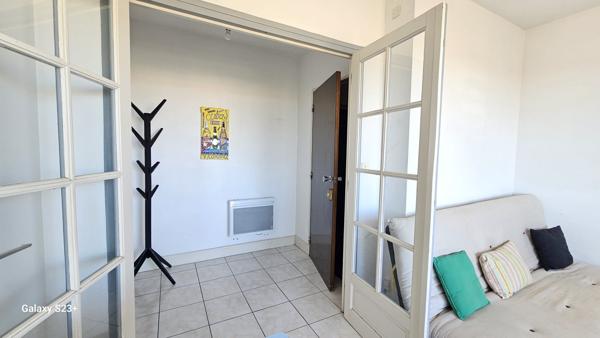 APPARTEMENT T2 TRES BIEN SITUE AVEC VUE DEGAGEE SUR LA VILLE