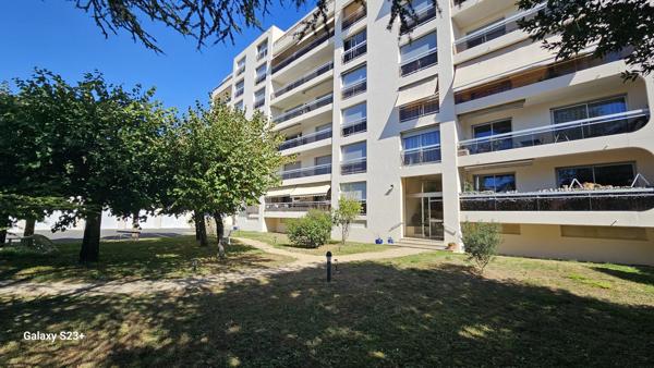 APPARTEMENT T2 TRES BIEN SITUE AVEC VUE DEGAGEE SUR LA VILLE