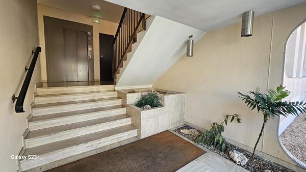 APPARTEMENT T2 TRES BIEN SITUE AVEC VUE DEGAGEE SUR LA VILLE
