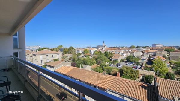 APPARTEMENT T2 TRES BIEN SITUE AVEC VUE DEGAGEE SUR LA VILLE
