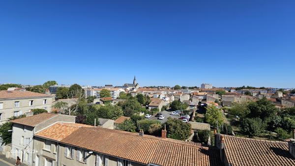 APPARTEMENT T2 TRES BIEN SITUE AVEC VUE DEGAGEE SUR LA VILLE