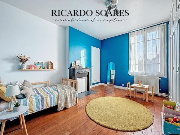 FLEURINES 60700 - MAISON DE VILLE 207m2 / 3 CHAMBRES + 2 STUDIOS / TERRASSE / TERRAIN 534m2 / SOUS-SOL TOTAL