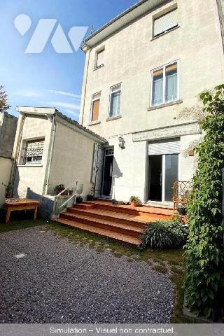 BORDEAUX SAINT GENES
Située rue de Pessac cette magnifique demeure bourgeoise avec éléments d'...