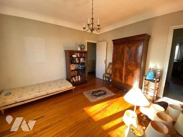 BORDEAUX SAINT GENES
Située rue de Pessac cette magnifique demeure bourgeoise avec éléments d'...