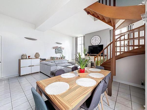 APPARTEMENT DUPLEX T4 - 70.9M² - 3 CHAMBRES - 2 PLACES DE PARKING  - 60870 RIEUX