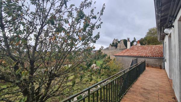 Maison à BRESSUIRE, 79300 - 8 pièces 126m²