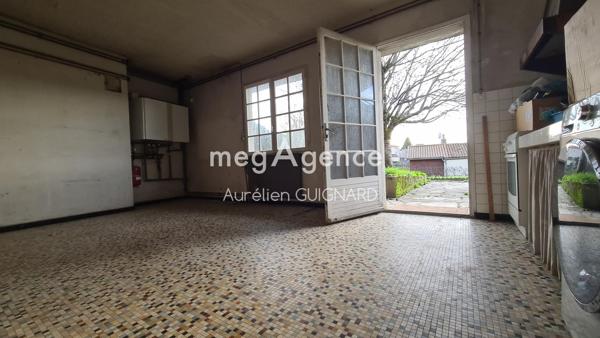 Maison à BRESSUIRE, 79300 - 8 pièces 126m²