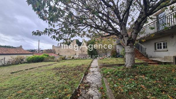 Maison à BRESSUIRE, 79300 - 8 pièces 126m²