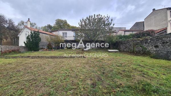 Maison à BRESSUIRE, 79300 - 8 pièces 126m²