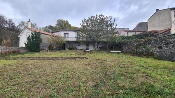 Maison à BRESSUIRE, 79300 - 8 pièces 126m²