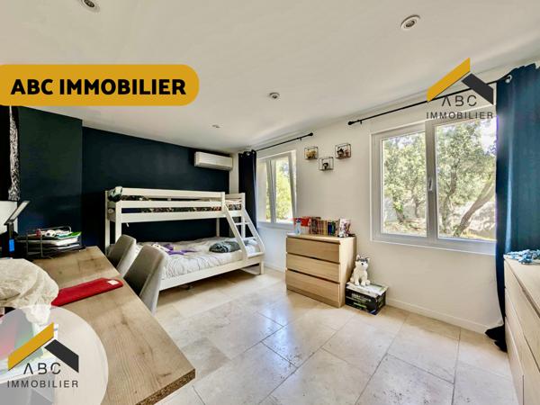 Uchaux (84100) MAISON DE 190 M2 - 3 CHAMBRES - PISCINE - TERRAIN DE 2060 M2 SUR UCHAUX