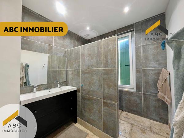 Uchaux (84100) MAISON DE 190 M2 - 3 CHAMBRES - PISCINE - TERRAIN DE 2060 M2 SUR UCHAUX