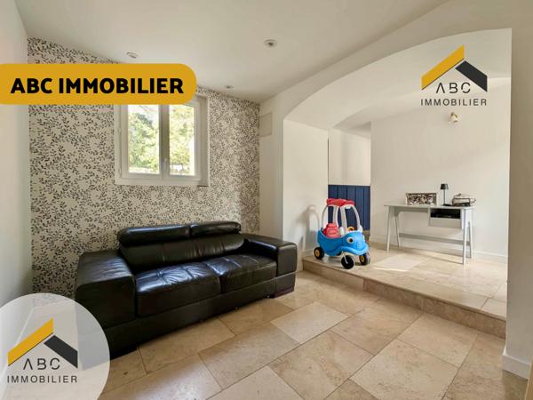 Uchaux (84100) MAISON DE 190 M2 - 3 CHAMBRES - PISCINE - TERRAIN DE 2060 M2 SUR UCHAUX