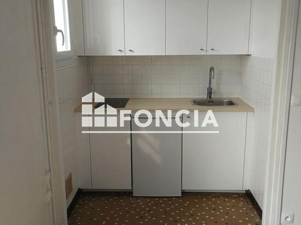 Location Studio 23.9 m² - 264 RUE D'ENTRAIGUES Tours 37000