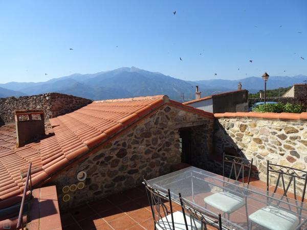 Ancienne grange en pierres rénovée esprit loft contemporain avec terrasse et cour