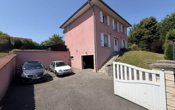 Vente Villa 127m² hab - pisine - terrain 819 m² Le pont-de-beauvoisin