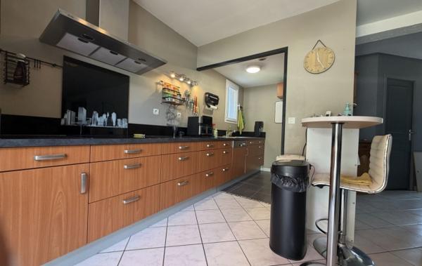 Vente Villa 127m² hab - pisine - terrain 819 m² Le pont-de-beauvoisin