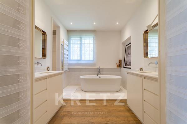Exclusivité. Aix-en-Provence. Maison 1930, 5 chambres, centre ville, piscine, parking