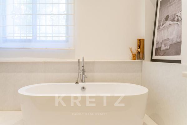 Exclusivité. Aix-en-Provence. Maison 1930, 5 chambres, centre ville, piscine, parking
