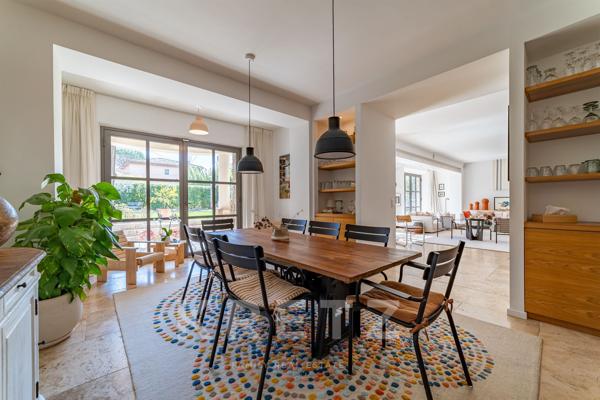 Exclusivité. Aix-en-Provence. Maison 1930, 5 chambres, centre ville, piscine, parking
