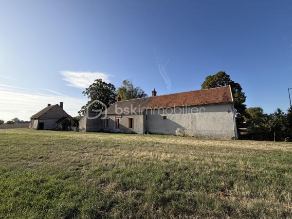 // Visite 3D sur demande // 

À MÉZIÈRES-EN-GÂTINAIS, à proximité de l’autoroute A19 et à seulement 20 minutes de Montargis en voiture, venez découvrir cette fermette à rénover offrant un beau potentiel.

Elle se compose d’une habitation à rénover ainsi que d’une dépendance d’environ 500 m², idéale pour un artisan, une activité professionnelle, du stockage ou un collectionneur.

Les toitures sont en très bon état, un véritable atout pour ce type de propriété.

Les + :

Fermette à rénover
Dépendance d’environ 500 m²
Toitures en très bon état
Idéal artisan ou collectionneur
Belle capacité de stockage
A19 à proximité
20 min de Montargis