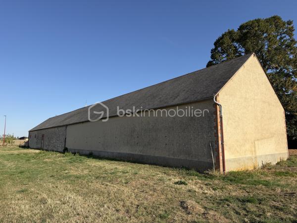 // Visite 3D sur demande // 

À MÉZIÈRES-EN-GÂTINAIS, à proximité de l’autoroute A19 et à seulement 20 minutes de Montargis en voiture, venez découvrir cette fermette à rénover offrant un beau potentiel.

Elle se compose d’une habitation à rénover ainsi que d’une dépendance d’environ 500 m², idéale pour un artisan, une activité professionnelle, du stockage ou un collectionneur.

Les toitures sont en très bon état, un véritable atout pour ce type de propriété.

Les + :

Fermette à rénover
Dépendance d’environ 500 m²
Toitures en très bon état
Idéal artisan ou collectionneur
Belle capacité de stockage
A19 à proximité
20 min de Montargis