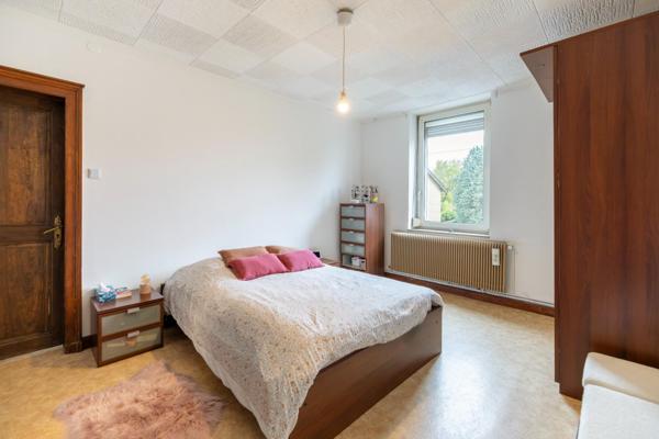 Immeuble de rapport  de 3 appartements (T2 et 2 T4) avec jardin, caves et garages