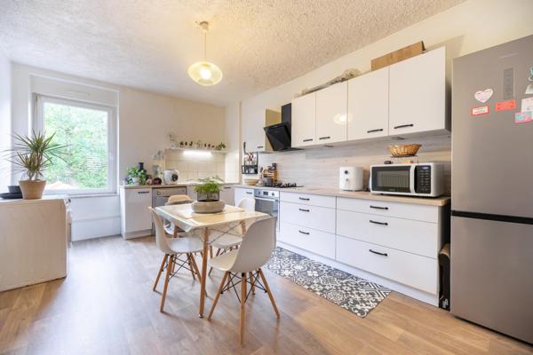 Immeuble de rapport  de 3 appartements (T2 et 2 T4) avec jardin, caves et garages