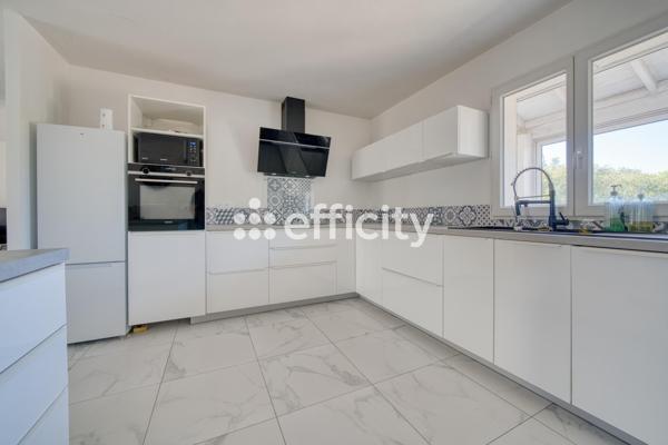Maison
         5 pièces
        - 120 m² Exclusivité 319 000 € *