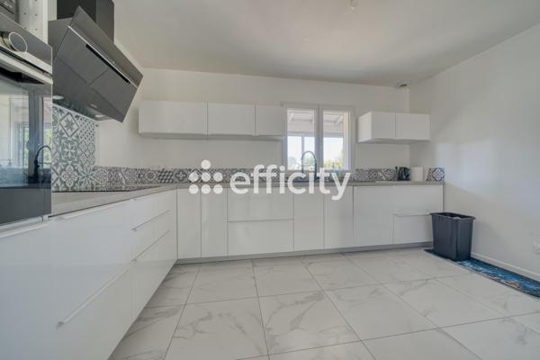 Maison
         5 pièces
        - 120 m² Exclusivité 319 000 € *
