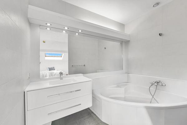 Maison à vendre 8 pièces PREVESSIN MOENS (01)