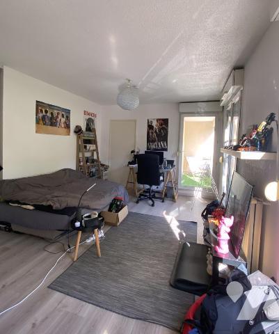 Appartement F1 avec balcon et place de parking