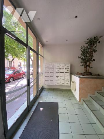 Appartement F1 avec balcon et place de parking