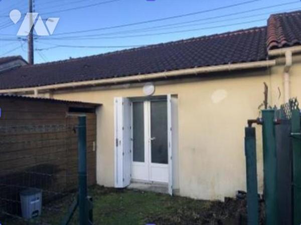 Ensemble immobilier composé de trois logements, garage et local technique