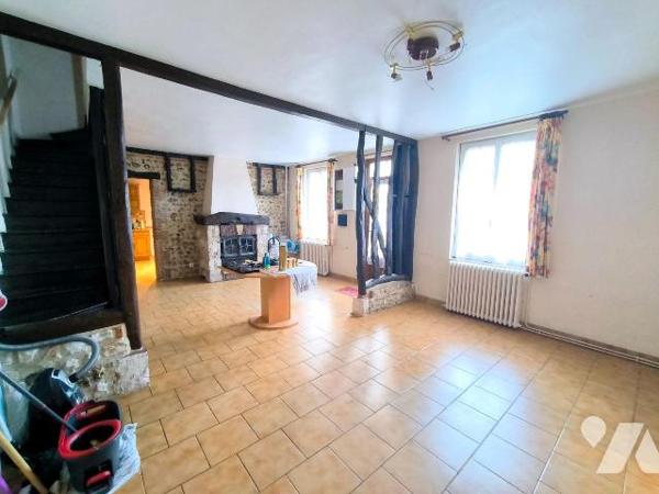 Cette maison se situe sur la commune de Louviers, proche de toutes les commodités. Elle se comp...