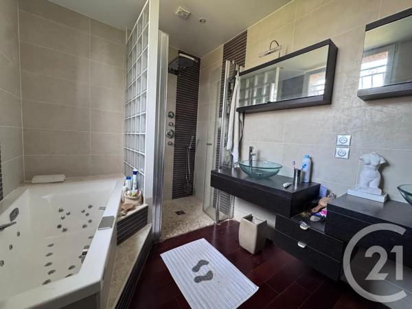 Maison à vendre  8 pièces - 172,89 m 2   LA VARENNE ST HILAIRE  - 94